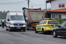 Condutor morre atropelado pelo próprio camião após sair do veículo por ouvir barulho na Póvoa de Varzim