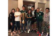 Raúl Jiménez com a família