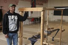 Henrique Ribeiro, único artesão a produzir 'panu di téra' em Portugal