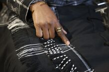 O ‘panu di téra’ é a matéria-prima da estilista cabo-verdiana Vânia Barros