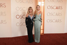 Goldie Hawn acompanha a filha Kate Hudson que está indicada a melhor atriz em Song Sung Blue