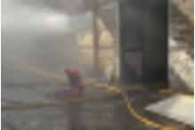 Incêndio deflagra em pavilhão industrial na Póvoa de Lanhoso, mobilizando 25 bombeiros