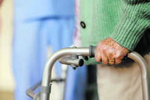 Idosos pagam 1921 euros por quarto individual em residências seniores