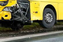 Autocarro colide contra carro na EN 378 em Fernão Ferro