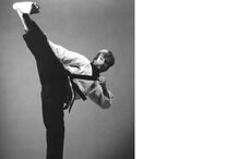 Chuck Norris mostra a sua forma física nas redes sociais