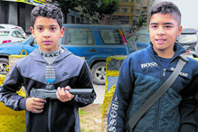 No bairro do Hezbollah onde crianças brincam a matar