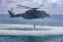 Diana Santos, a primeira mulher recuperadora-salvadora militar, pronta para ajudar em locais de difícil acesso