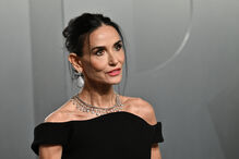 Demi Moore gera preocupação com aparência física, aos 63 anos