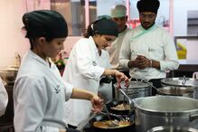 Escolas profissionais integram imigrantes e querem reforço do financiamento