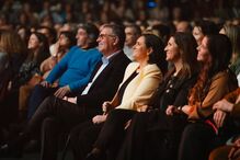 António José Seguro diverte-se com a mulher em concerto dos Trovante