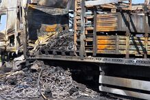 Camião de transporte de peças automóveis arde na EN14 