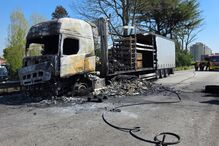 Camião de transporte de peças automóveis arde na EN14 