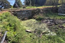 Presa de água onde o carro caiu em Paço de Sousa 