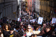 Estudantes percorrem ruas de Lisboa e exigem ensino gratuito e mais alojamento