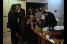 Pessoas reunidas, possivelmente relacionadas com o Teatro da Cornucópia