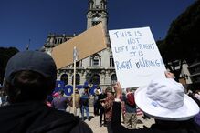 Americanos residentes no Porto manifestaram-se contra políticas de Trump