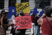 Americanos residentes no Porto manifestaram-se contra políticas de Trump