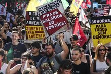 Manifestação nacional de jovens trabalhadores, convocada pela Interjovem que desfilou no percurso entre a Praça da Figueira e o Campo das Cebolas, em Lisboa