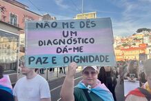 Manifestação em Lisboa pede paz e dignidade para pessoas trans