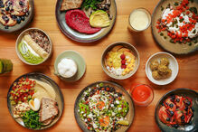 Pequenos-almoços LOCAL: energia e consciência com alimentos naturais