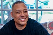 Carlão lança novo álbum e reflete sobre a sua trajetória