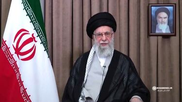 Irão decreta 40 dias de luto e sete feriados pela morte de Khamenei. Processo de transição de poder começa imediatamente