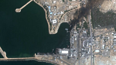 Imagens de satélite mostram destruição na residência de Khamenei e em base naval e aérea no Irão