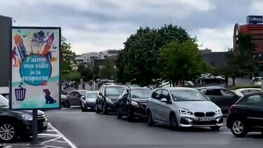 Conflito no Médio Oriente gera filas para abastecer nos postos de combustível em França