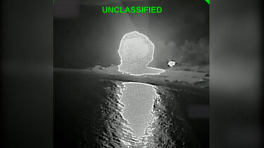 Vídeo mostra ataque de EUA a navio iraniano 