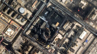 Imagens de satélite mostram refinaria na Arábia Saudita após ataque de drones