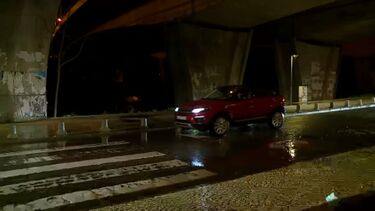 Estrada alagada em Sacavém junto ao rio Trancão