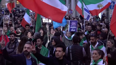 Iranianos manifestam-se em Roma em apoio aos EUA e a Israel 