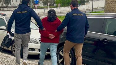 Mãe e padrasto presos por abusos sexuais a duas meninas em Montemor-o-Novo