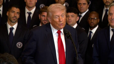 Trump afirma que marinha e força aérea do Irão “foram destruídas”