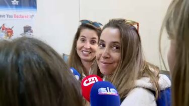 “Os mísseis vinham em bola de fogo contra nós”: irmãs gémeas revelam experiência no Dubai durante conflito no Médio Oriente 