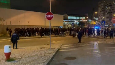 Troca de insultos marca chegada de adeptos do Benfica ao dérbi de futsal em Alvalade