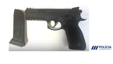 Adolescente apanhado numa escola da Nazaré com réplica de pistola