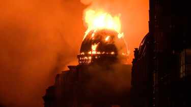 Incêndio perto da estação ferroviária de Glasgow Central leva ao cancelamento de vários comboios na Escócia