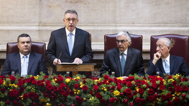 Seguro pede "compromisso político claro" para Portugal. Presidente de tudo fará "para estancar frenesim eleitoral"