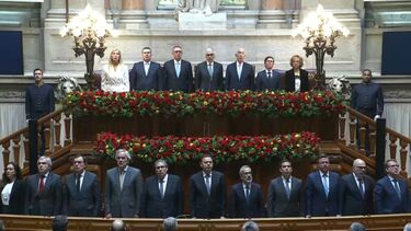 Hino Nacional ouvido na Assembleia da República após António José Seguro tomar posse