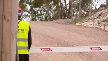 PJ investiga incêndio de grandes dimensões que consumiu hotel de madeira da herdeira da Zara em Troia