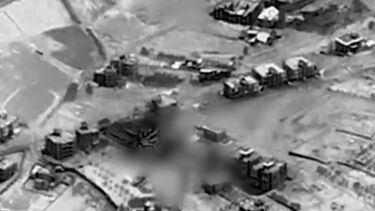 EUA divulgam imagens do momento em que destroem navios lança-minas iranianos