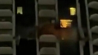 Dois andares de arranha-céus do Dubai em chamas após serem atingidos por drone