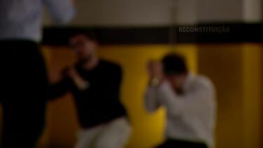 “A primeira coisa que vi foi um martelo”: Irmãos mataram o pai e esconderam o corpo num armário durante três dias