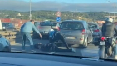 Vídeo mostra suspeitos em fuga a serem algemados pela PSP na Ponte 25 de Abril
