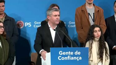 José Luís Carneiro reeleito secretário-geral do PS com 96,9% dos votos