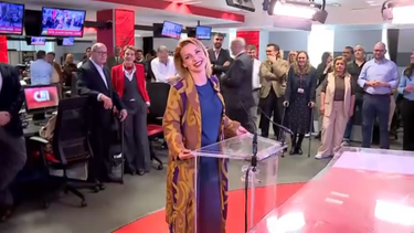 Luciana Abreu canta em direto os parabéns à CMTV 