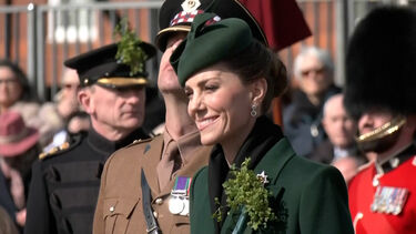 Princesa de Gales celebra o Dia de São Patrício com a Guarda Irlandesa
