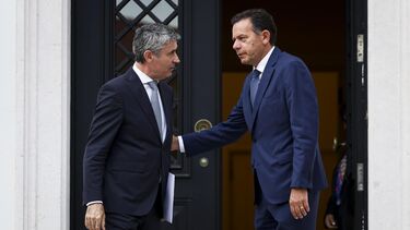 Sondagem: AD cai para terceiro e PS ganha terreno na frente