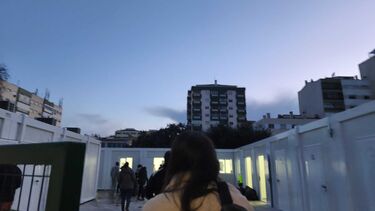 Alunos têm aulas em contentores e pais denunciam falta de condições em escola básica do Seixal 